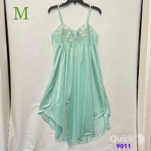 M - NWT Green Sleeveless Dolly Nightgown